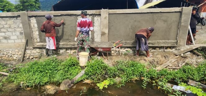 
					Satgas TMMD 125 Kodim 1705/Nabire Fokus Selesaikan Pemlasteran Pagar Gereja Talitakum Demi Kenyamanan Jemaat