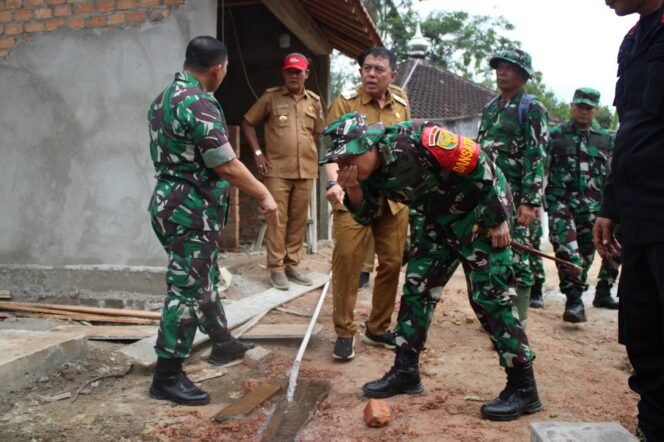
					Tim Wasev TMMD ke-125 Kodim 0426/TB Tinjau Hasil Pembuatan Sumur Bor di Kampung Moris Jaya