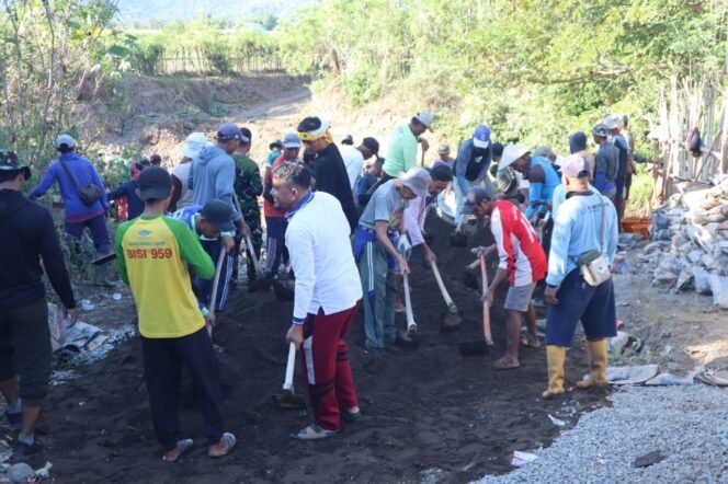 
Satgas TMMD 125 Kodim 1607/Sumbawa Kebut Pembangunan Jembatan Limpas Penghubung Dua Desa