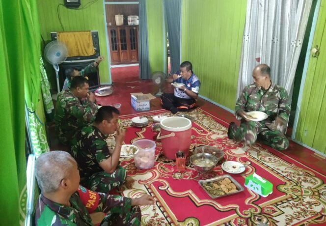 
					Wujud Kebersamaan, Pjs Kades Batu Kotam Jamuan Makan Siang untuk Satgas TMMD ke-125 Kodim 1017/Lamandau