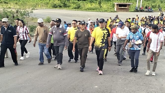 
					Jalan Santai Bersama TNI, Polri, dan Pemda Manokwari Selatan: Wujud Nyata Sinergitas