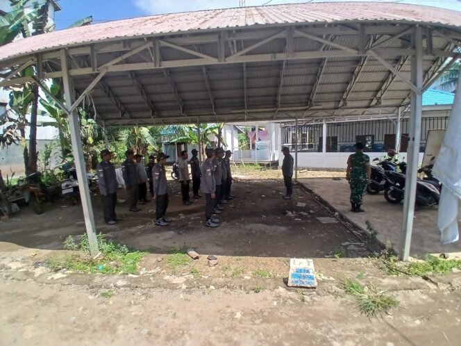 
					Babinsa Koramil 1001-01/Juai Berikan Pelatihan Penanggulangan Bencana dan PBB kepada Satlinmas