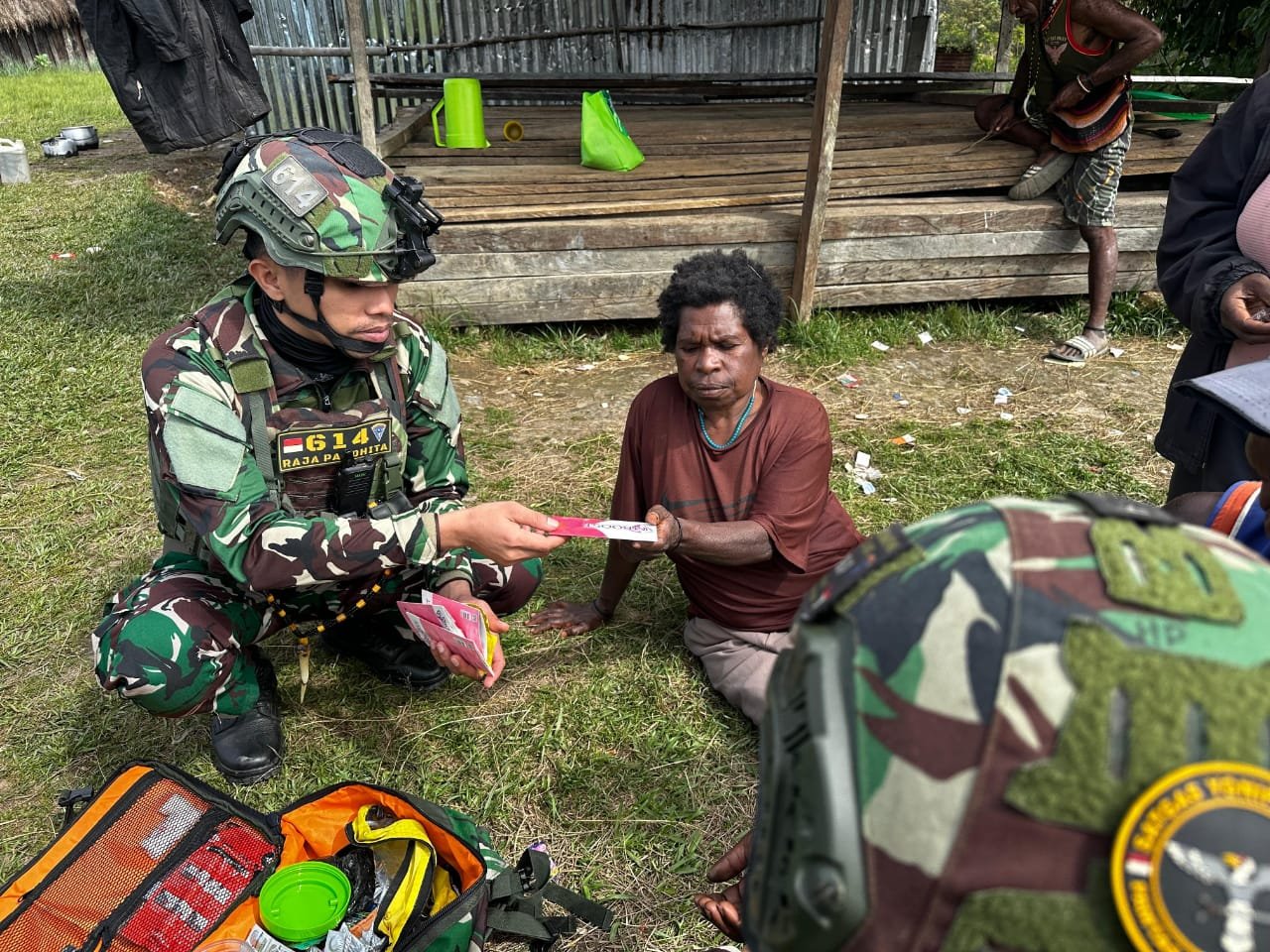 Pengobatan Gratis Satgas Yonif 614/RJP: Bantuan untuk Masyarakat di Daerah Terpencil