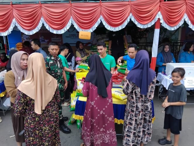 
					Kodim 1004/Kotabaru dan Bulog Gelar Gerakan Pangan Murah, Beras SPHP Ludes dalam Hitungan Jam