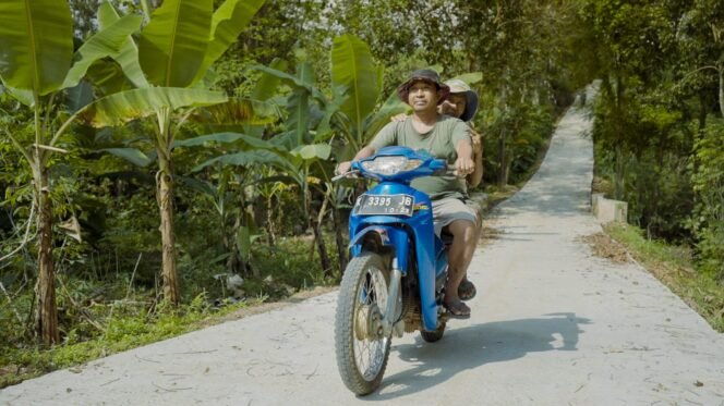 
					Gotong Royong TNI-Warga Buahkan Jalan Beton: Akses Warga Kandangmas Semakin Baik