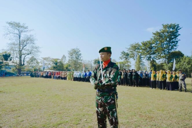 
					Semangat Kemerdekaan di Lokasi TMMD: Dansatgas TMMD Bertindak Sebagai Inspektur Upacara