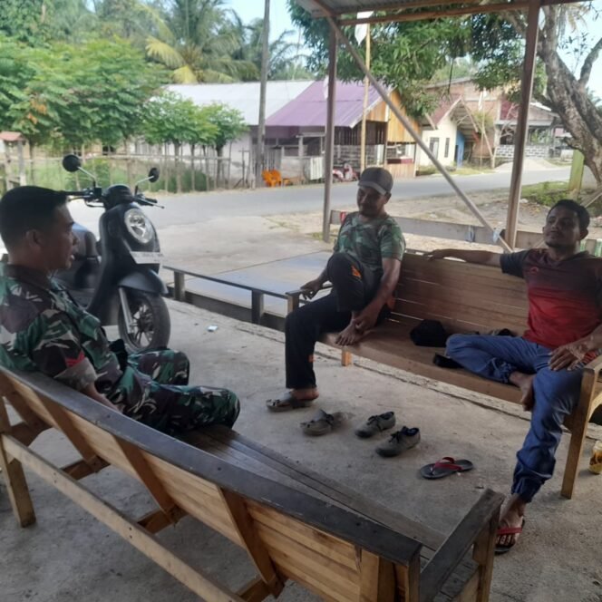 
Babinsa Koramil 01/Jaya Ajak Warga Lambaroh Jauhi Narkoba dan Judi Online