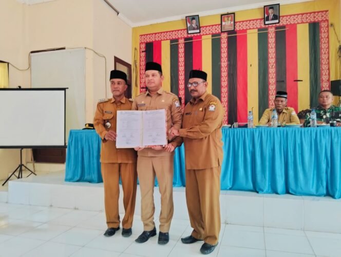 
					Danramil 11/Woyla Timur Hadiri Acara Serah Terima Jabatan dan Pengantar Tugas Camat Woyla Timur