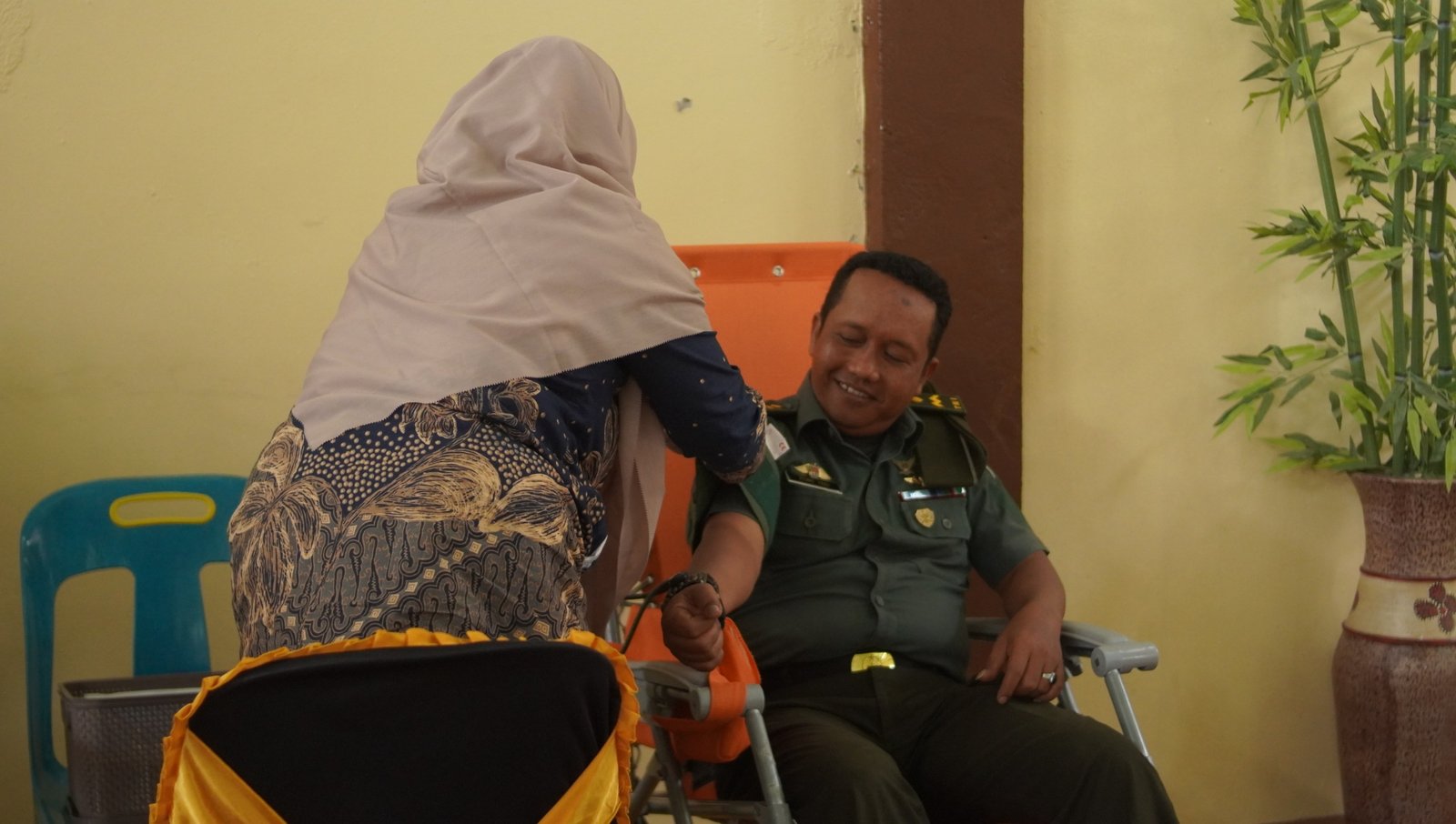 Anggota Kodim 0110/Abdya Ikuti Donor Darah, Dukung Peringatan Harla Kejaksaan RI