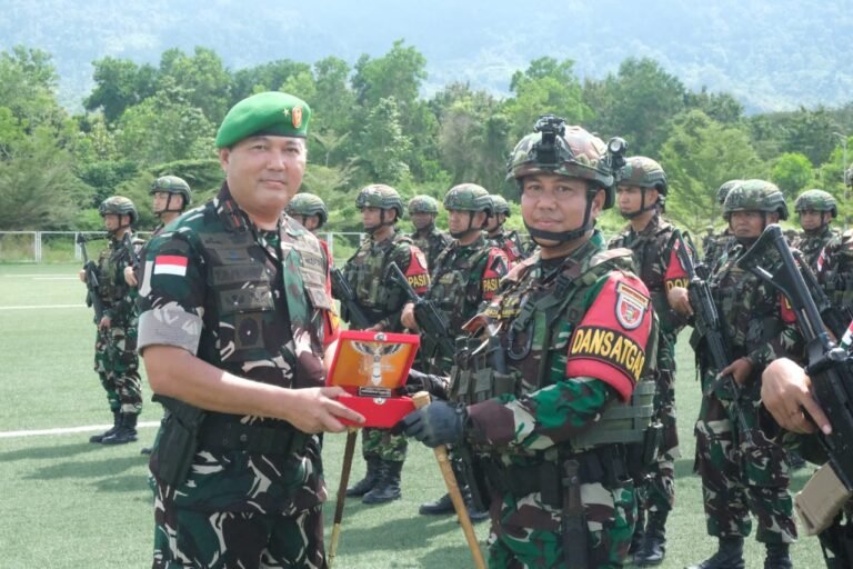 Satgas Pamtas RI-PNG Yonif 614/RJP Kembali ke Kesatuan, Danrem 172/PWY Berikan Penghormatan