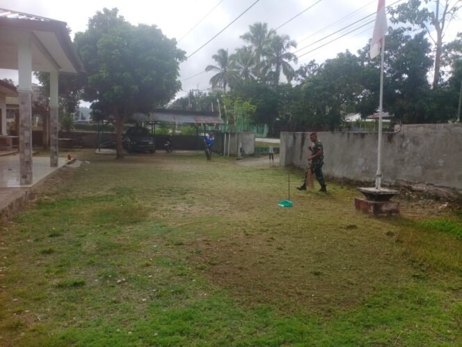 
					Anggota Koramil 01/Loli Laksanakan Pembersihan Pangkalan di Makoramil