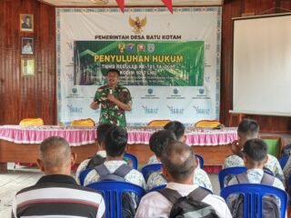 TMMD Reguler ke-125 Kodim 1017/Lamandau Gelar Penyuluhan Hukum, Warga Desa Batu Kotam Antusias Menyimak