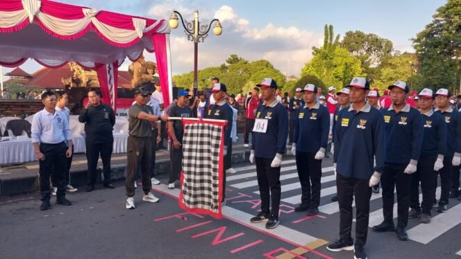 
					Dandim Dampingi Bupati Klungkung Lepas Lomba Gerak Jalan Tingkat SMA Dan Umum Putra