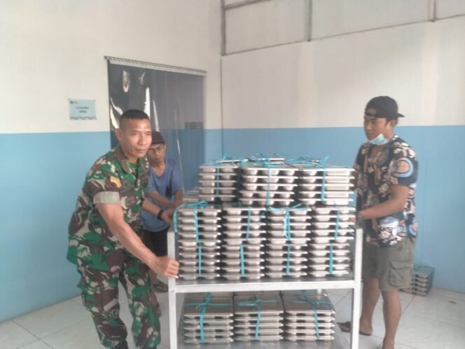 
					Babinsa Dompu Kawal Penyaluran Bantuan Gizi Nusantara untuk Anak Sekolah