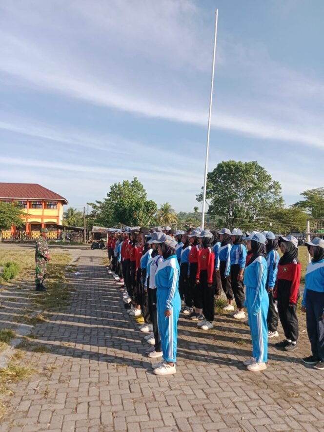 
					Babinsa Jajaran Kodim Loteng Latih dan Siapkan Tim Paskibra Tingkat Desa