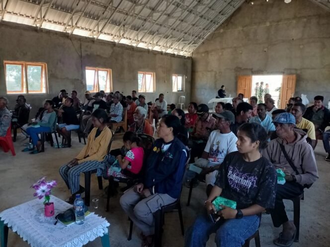 
Satgas TMMD 125 Kodim 1605/Belu dan Dinas Peternakan Edukasi Warga Tentang Bahaya Rabies