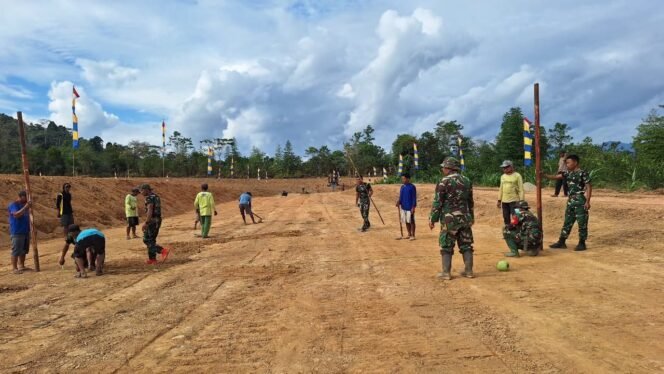 
Satgas TMMD 125 di Konawe Ikut Sukseskan Perayaan HUT RI Bersama Warga Desa