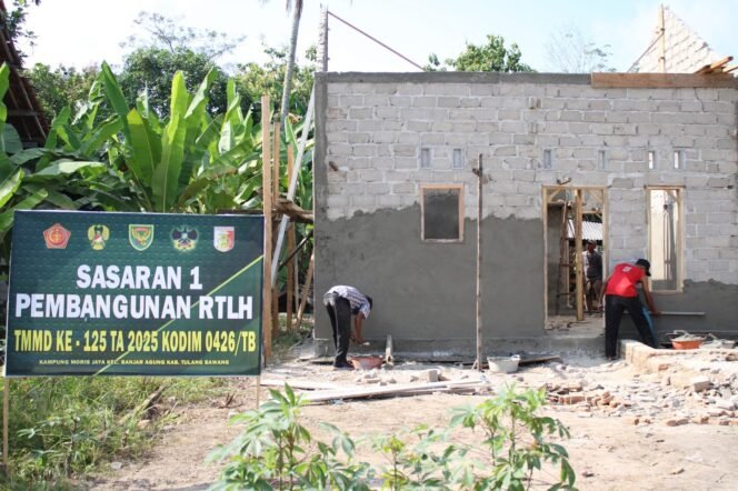 
					RTLH Sasaran 1 TMMD ke-125 Kodim 0426/TB di Moris Jaya Masuki Tahap Plesteran Dinding