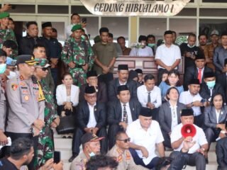 Ratusan Personil TNI-AD Mengamankan Aksi Aliansi Mahasiswa Halmahera Utara (AMARAH) di Wilayah Halmahera Utara
