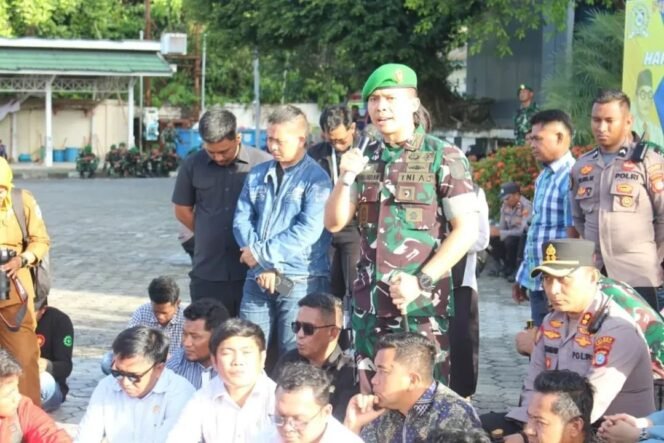 
					Hadir di Tengah Pendemo, Dandim 1311/Morowali Bersama Forkopimda Rangkul Mahasiswa dengan Pendekatan Humanis