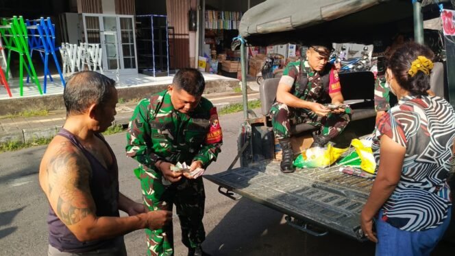 
					Gelar Pasar Murah, Koramil Klungkung Bawa Pesan Kedamaian