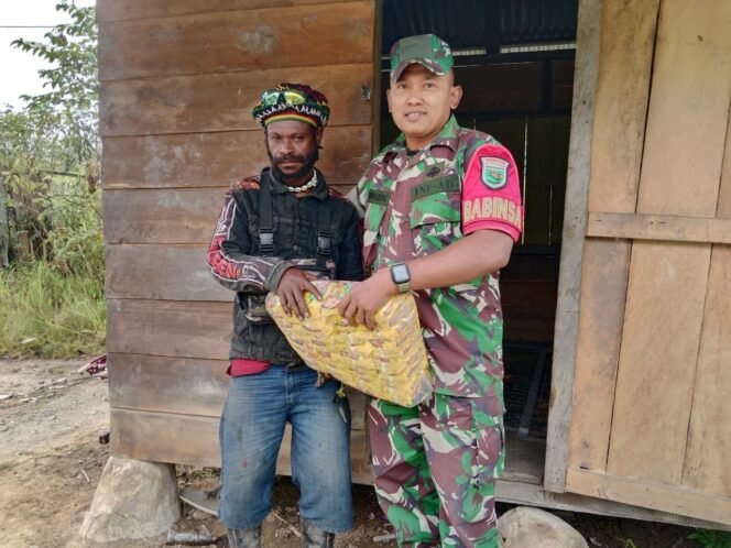 
					Wujud Kepedulian, Babinsa Mapia Laksanakan Komsos di Wilayah Binaan