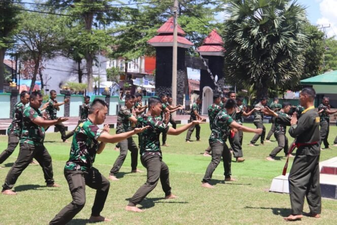 
					Anggota Kodim 1412/Kolaka Laksanakan Latihan Pencak Silat Militer di Makodim