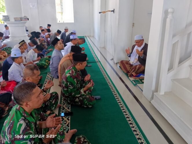 
					Dandim 0105/Abar dan Santri Dayah Raudhatul Mubarakah Berdoa Bersama, Minta Keberkahan