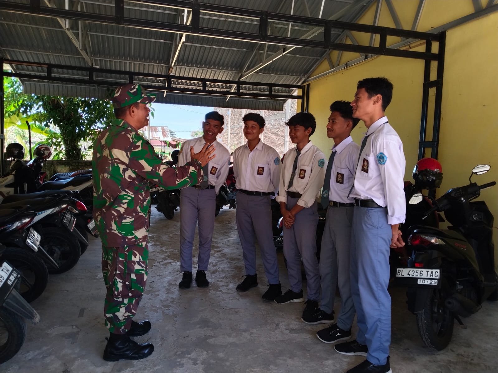 Babinsa Sertu Efemdi Berikan Pembinaan kepada Siswa, Tekankan Pentingnya Mental yang Kuat