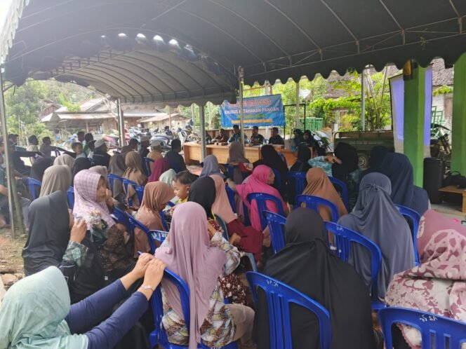 
Babinsa Koramil 1001-06/Lampihong: Mendukung Kemandirian Pangan di Desa