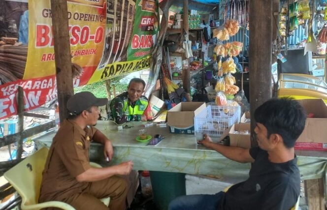
					Babinsa Koramil 08/Arongan Lambalek Gelar Komsos dengan Warga Desa Drien Rampak