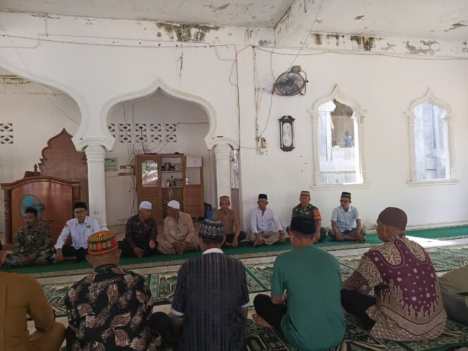 
					Sertu Syamsul, Babinsa Posramil Pasie Raya, Hadiri Peringatan Maulid Nabi Muhammad SAW di Desa Tuwie Kareung