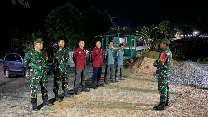
					Patroli Gabungan Koramil 1004-10/Kelumpang Hilir: Meningkatkan Keamanan dan Rasa Aman di Masyarakat