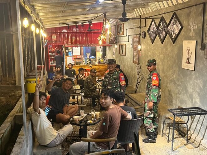 
					Babinsa Koramil 06/Manis Mata Gelar Patroli Malam Bersama FKPPI Wujudkan Rasa Aman Masyarakat