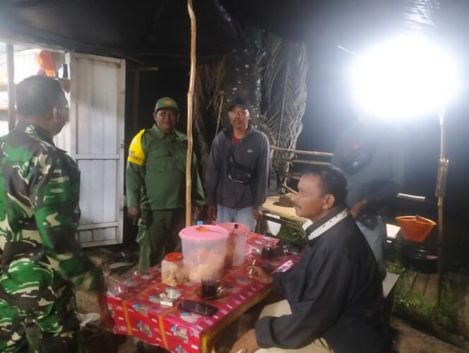 
					TNI Hadir di Tengah Rakyat, Babinsa Mandastana Wujudkan Lingkungan Aman dan Kondusif