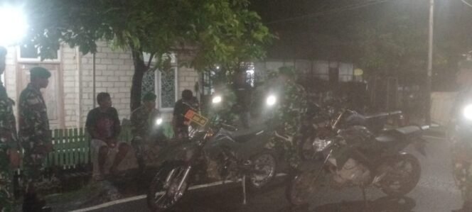 
					Ciptakan Rasa Aman Dan Cegah Kriminalitas, Koramil 1509-05/Kayoa Gelar Patroli Siskamling Di Wilayah Kecamatan Kayoa