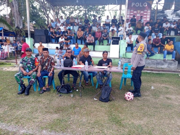 Sinergitas TNI-Polri Amankan Turnamen Sepakbola Keuchik Cup II 2025 di Aceh Jaya