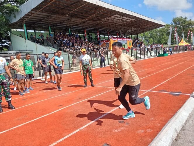
					TNI Peringati HUT ke-80 dengan Lomba Lari Estafet di Stadion Lambung Mangkurat