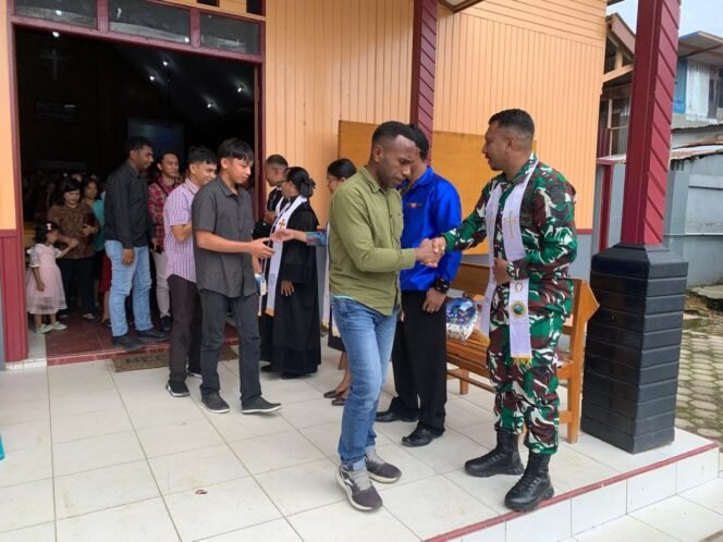 
					ANGGOTA KORAMIL 1705-04/MOANEMANI MELAKSANAKAN KEGIATAN IBADAH DI GEREJA GKI KOINONIA MOANEMANI