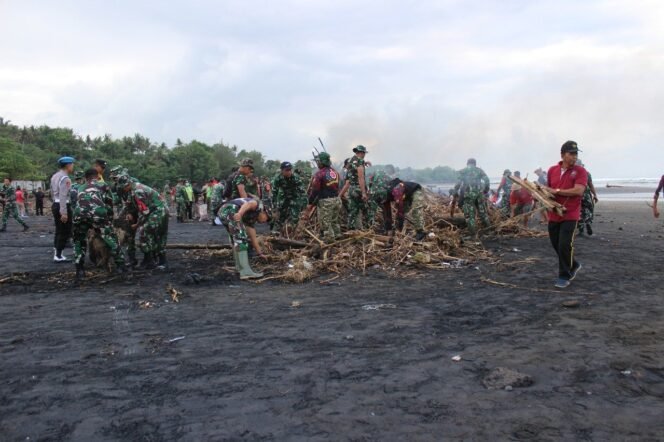 
					Dandim Tabanan Pimpin Bakti Teritorial Prima Bersama Forkopimcam Kerambitan dan Warga