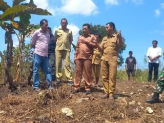 Babinsa Koramil 01/Loli Dampingi Mediasi Masalah Tanah di SD Weesake