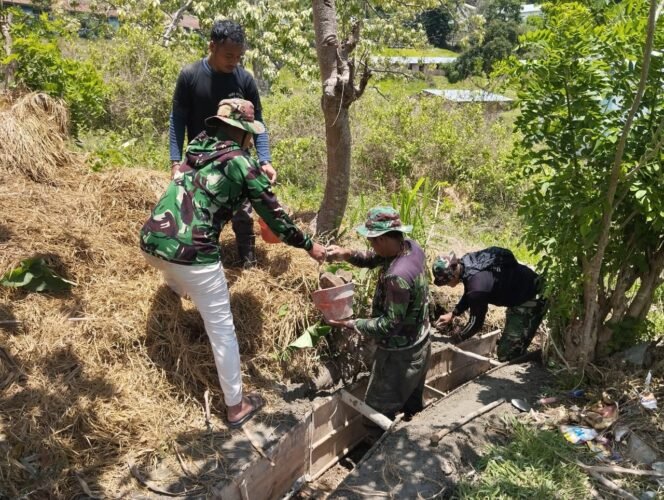 
					Kapten Arh Lipris Pimpin Langsung Pengecoran Tanggul Irigasi TMMD di Desa Beamese