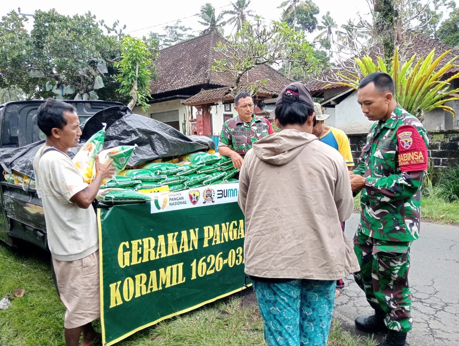 Koramil 1626-03/Tembuku Bersinergi dengan Perum Bulog Gelar Gerakan Pangan Murah Beras SPHP