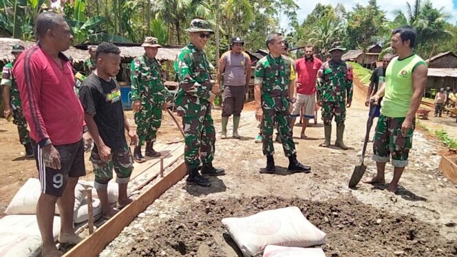 
					Tim Wasev Mabesad Tinjau Pengecoran Jalan 740 Meter TMMD ke-126 di Waropko, Dorong Akselerasi Pembangunan Infrastruktur Perbatasan