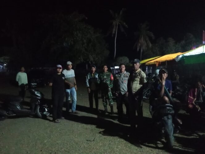 
					Babinsa Hu’u dan Kepala Desa Sawe Gelar Patroli Malam Jaga Kamtibmas