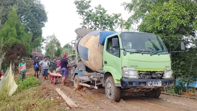 
					Satgas TMMD 126 Kodim 1711/BVD Genjot Pengecoran Jalan Rabat Beton di Waropko, Wujudkan Akses Permanen Warga