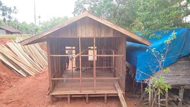 
					Satgas TMMD Ke-126 Kodim 1711/BVD Kebut Pemasangan Dinding RTLH, Warga Waropko Segera Nikmati Hunian Baru