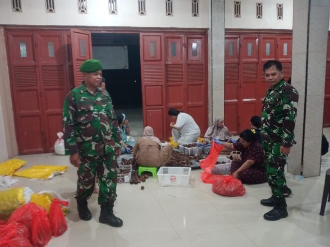 
					Danramil 02/Tellu Limpoe Pimpin Patroli Gabungan, Sasar Lokasi Strategis di Amparita untuk Cegah Kejahatan