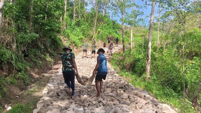 
					TMMD ke-126 Kodim 1612/Manggarai Bangun Jalan Telford Sepanjang 480 Meter di Desa Rado