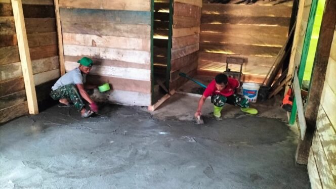 
					Satgas TMMD ke-126 dan Warga Lakukan Proses Plesteran RTLH di Desa Tonggauna